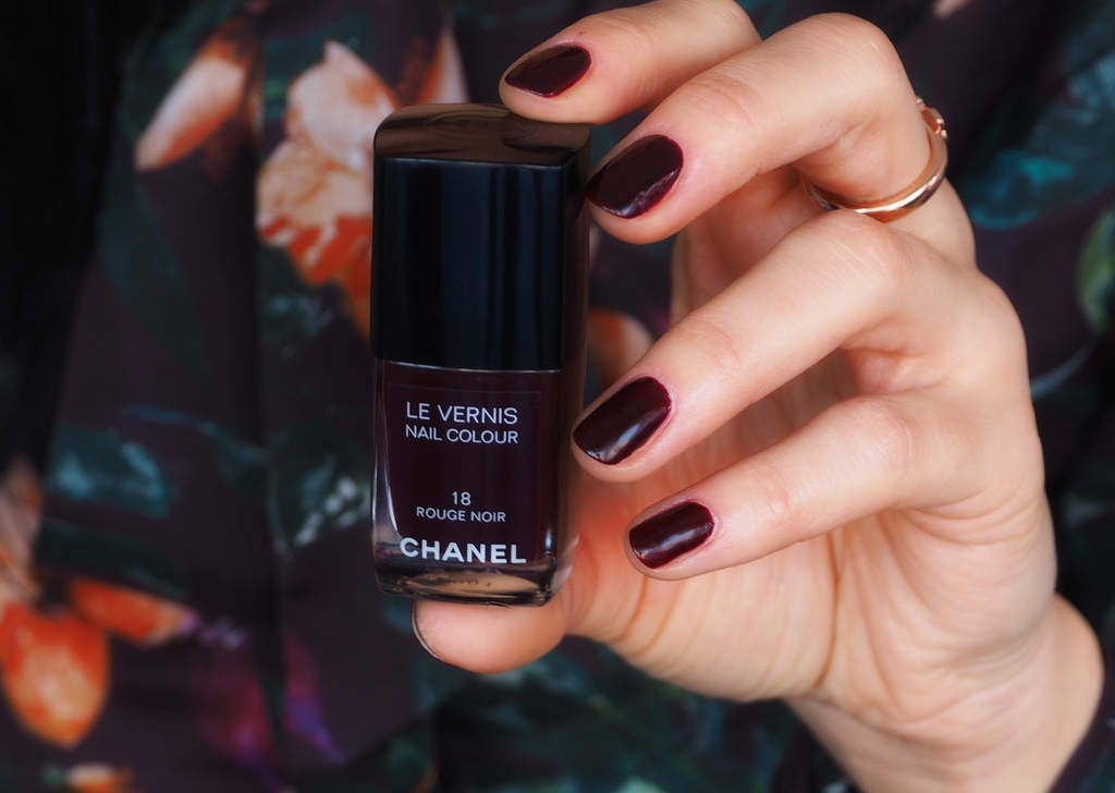 CHANEL LE VERNIS 18 Rouge Noir