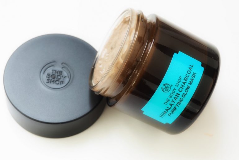 The Body Shop DODAJĄCA BLASKU MASKA OCZYSZCZAJĄCA Z HIMALAJSKIM WĘGLEM