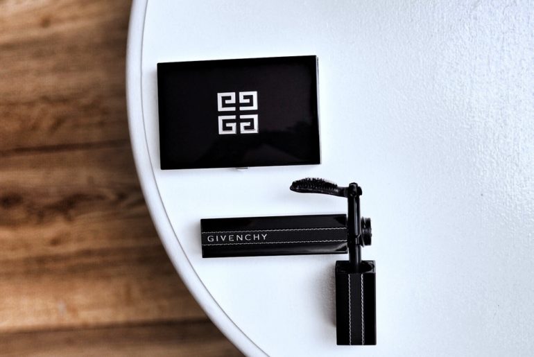 GIVENCHY NOIR INTERDIT