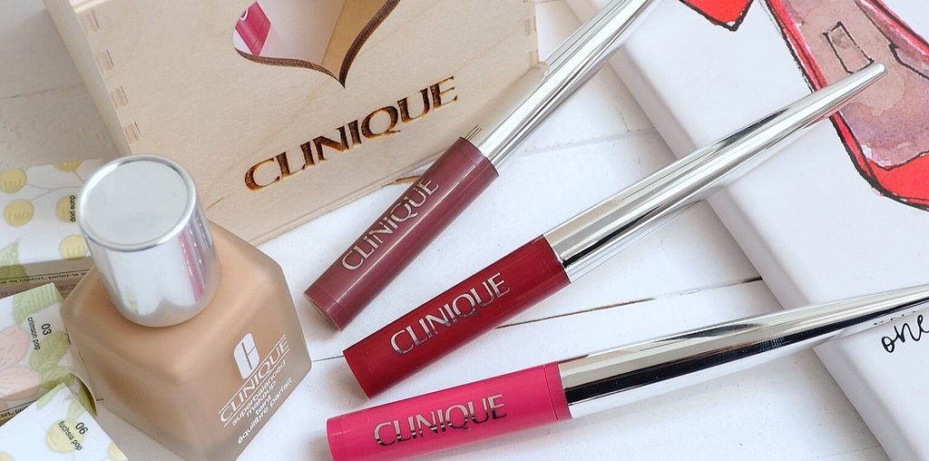 matowy puder do ust Clinique Pop™ Lip Shadow cushion matte lip powder.
