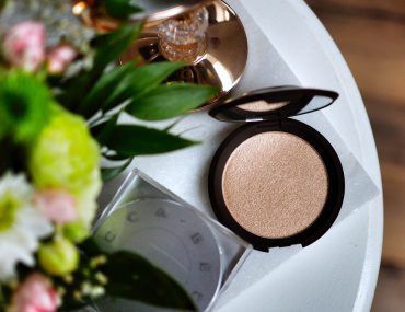 BECCA Shimmering Skin Perfector Pressed