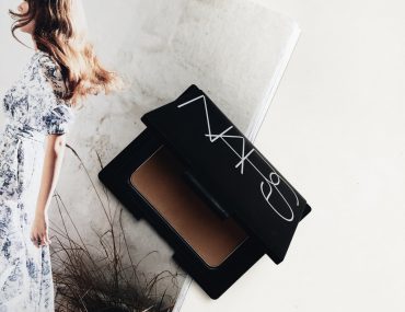 Kultowy brązer NARS Bronzing Powder