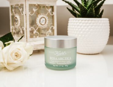 Rosa Arctica Lightweight Cream Krem przywracający młody wygląd skóry