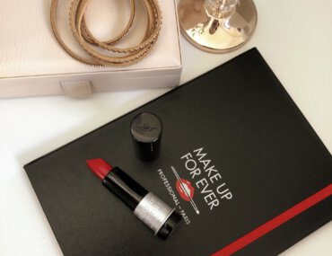 Make UP For Ever Artist Rouge Light w kolorze Rouge