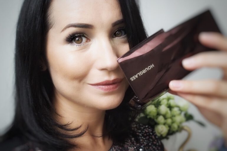 HOURGLASS Ambient Lighting Palette