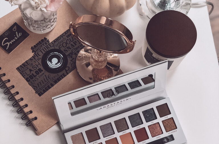 ANASTASIA BEVERLY HILLS Carli Bybel Eye Shadow Palette