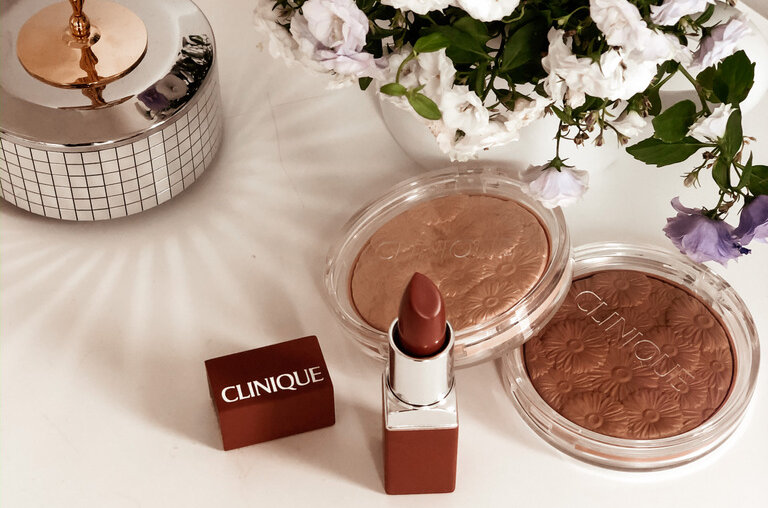 Even Better Pop Lip Colour Foundation