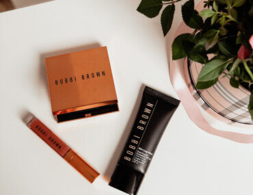 Bobbi Brown Skin Long-Wear Fluid Powder Foundation SPF 20