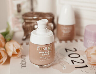 CLINIQUE Even Better Clinical Serum Foundation SPF 20!
